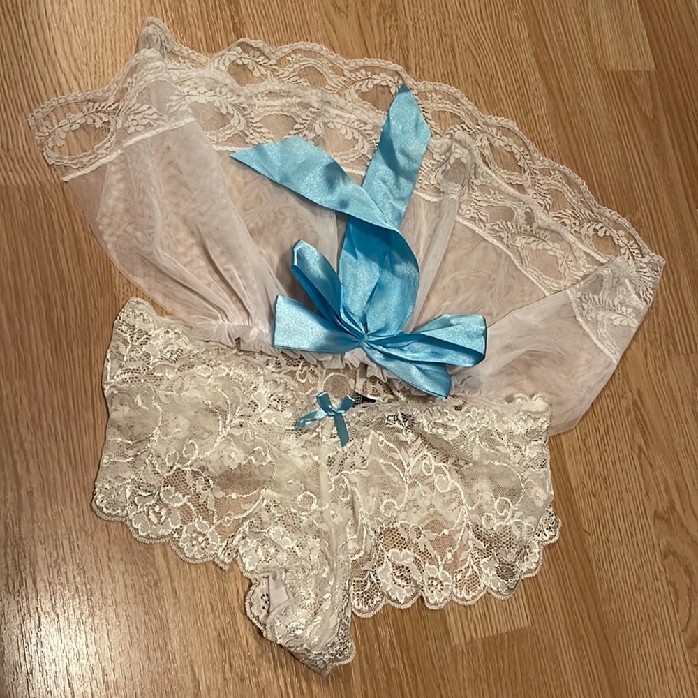 Oh lala cherie size medium bridal underwear. Boy shorts with cute back bow